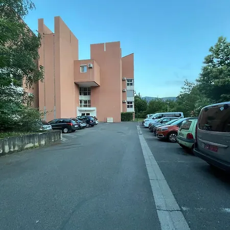 Avec Terrasse Apartment *