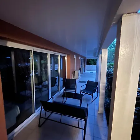 Avec Terrasse Apartment